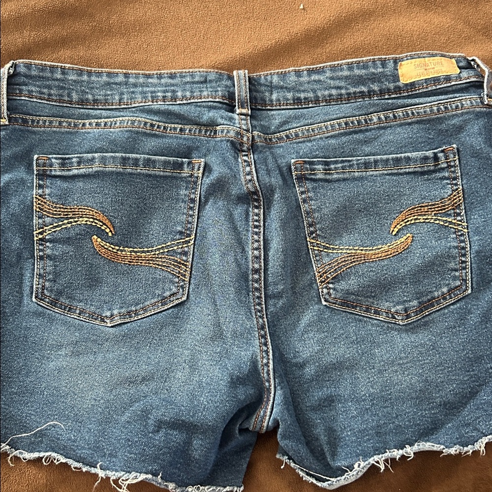 Closet clean out Bundle every item $5. Signature by Levi Strauss Blue Denim
